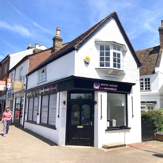 White House Dental Studio Milton Keynes Bucks copy Dentists Milton Keynes Bucks/Evalina-Voinic-White-House-Dental-Studio